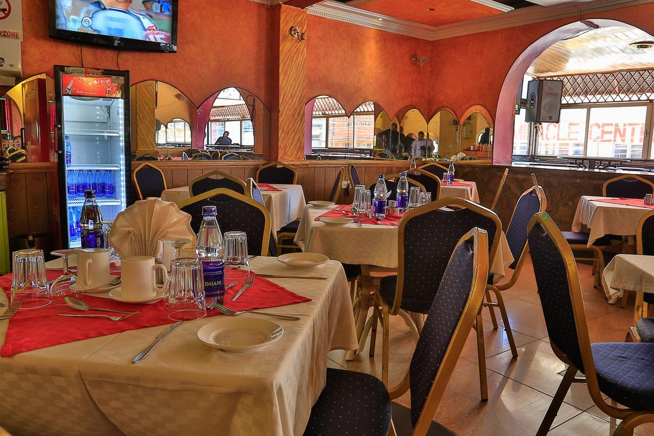 Hotel Green Court Nairobi Buitenkant foto